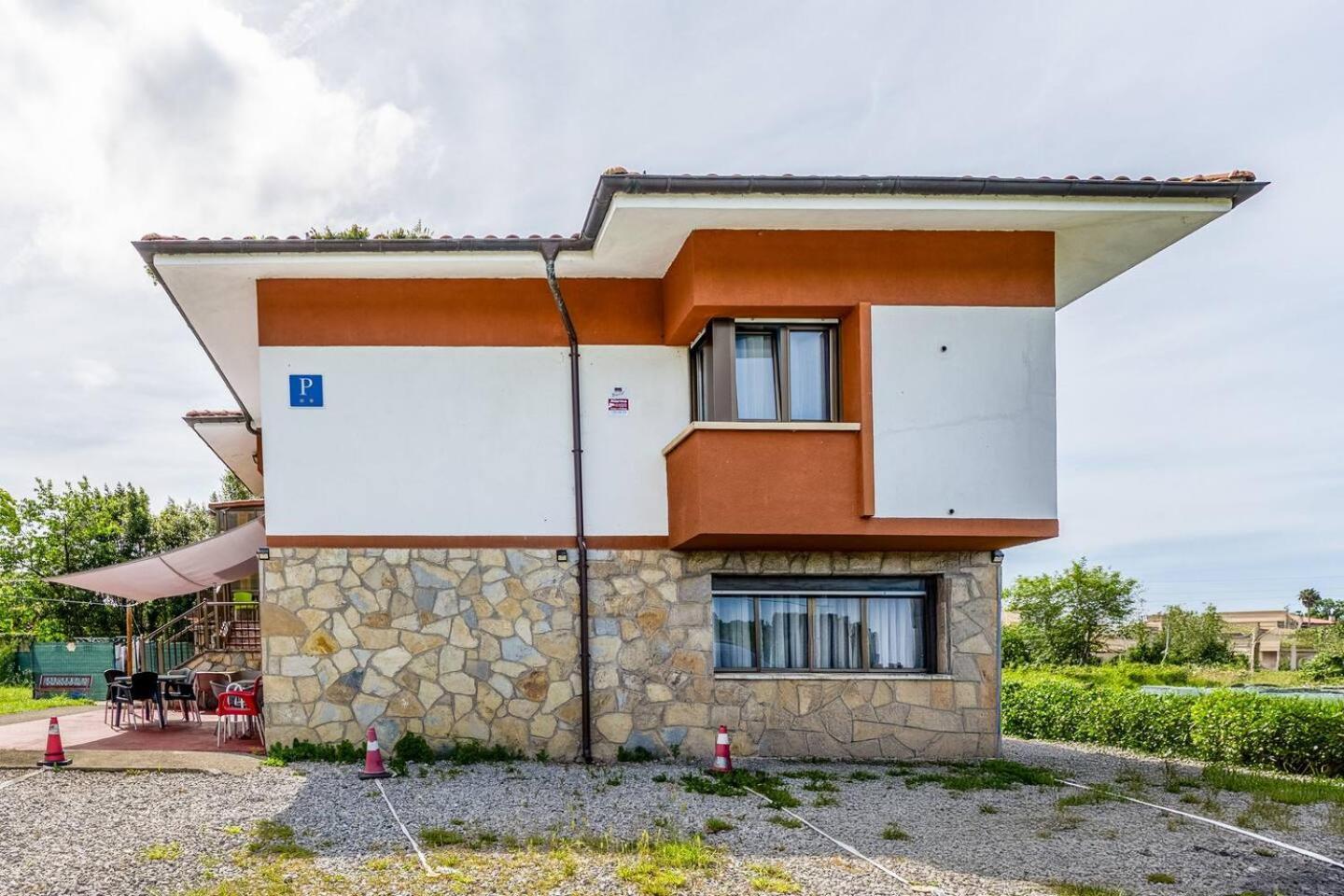 Family House Gijon Βίλα Εξωτερικό φωτογραφία